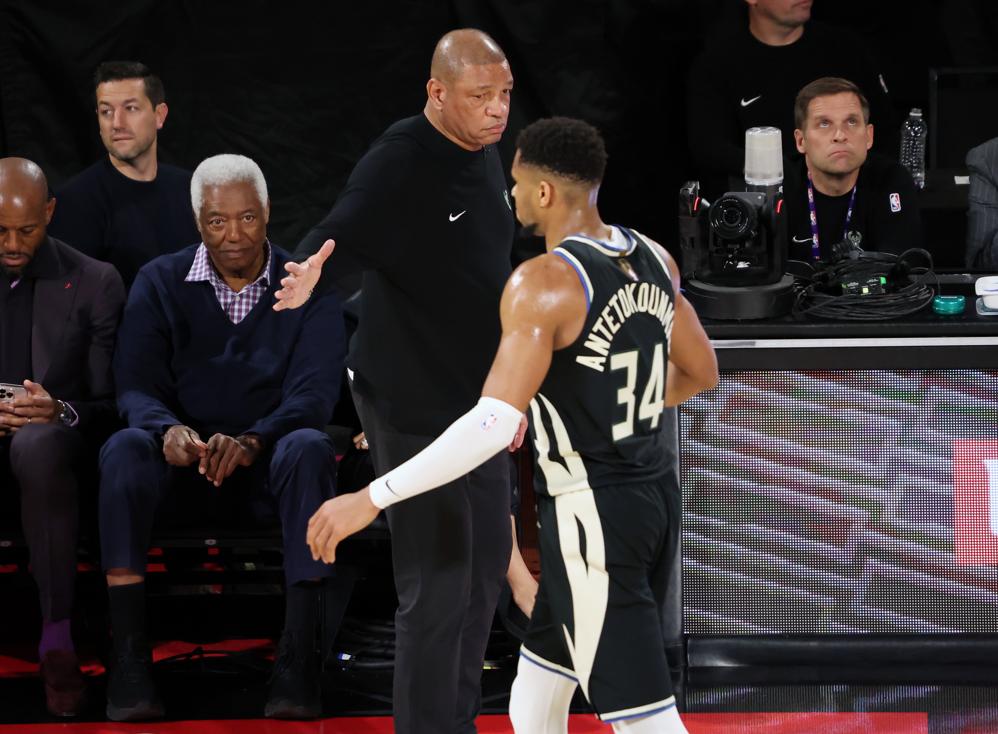 欧洲杯直播-里弗斯：我不想让Shams难堪 但关于字母的交易对话距离达成差得远